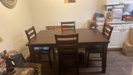 Brown Table w/4 Chairs