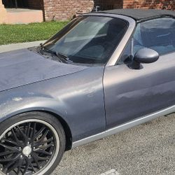 mazda 2006   87k millas motor y transmisión al 100