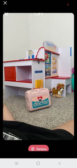 Melissa and doug pretend doctor station with accessories