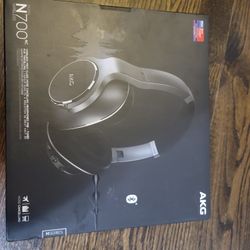 Like New AKG n700nc Wireless Noise Canceling Headphones Sony Bose