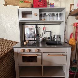 Pretend kitchen for kids