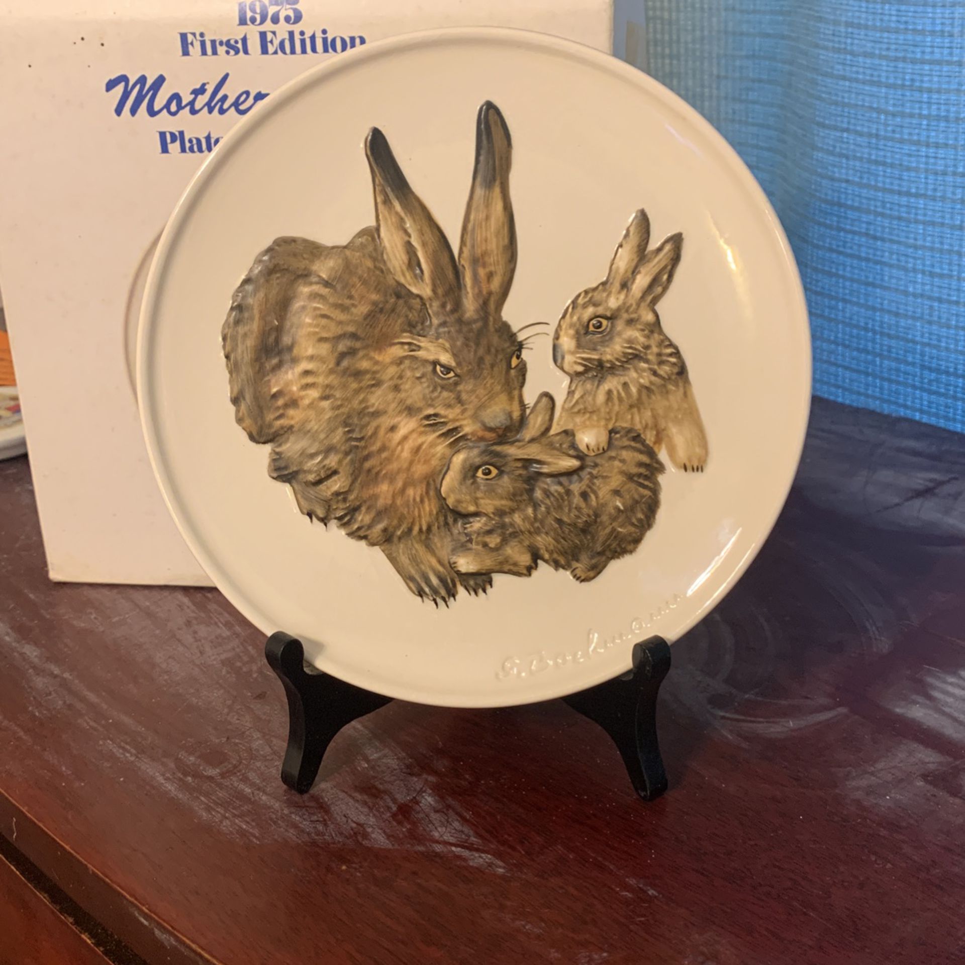 1975 First Edition “Rabbit Family” Mother’s Series 