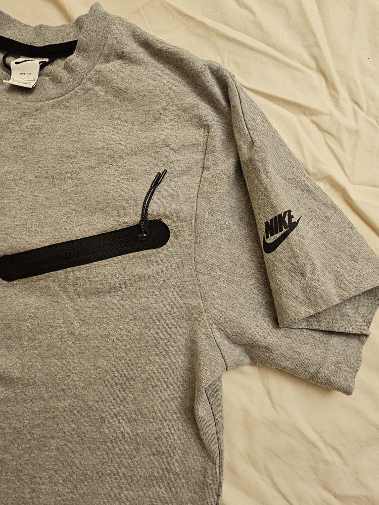 Nike Tech Flecce T Shirt Size Small Grey