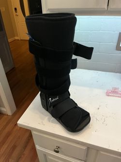 Walking Boot Size Large Great Shape