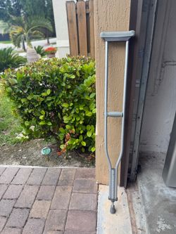 Adjustable Aluminum Crutches x2