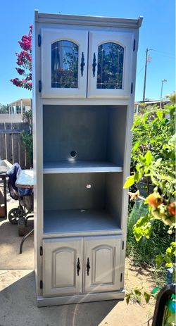 Solid wood cabinet hutch