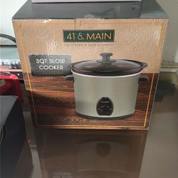 41 & MAINE 3 QUART SLOW COOKER BRAND NEW IN A BOX