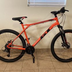 GT MOUNTAIN BIKE RARE MODEL AGGRESSOR ONLY USED 1 TIME $500 