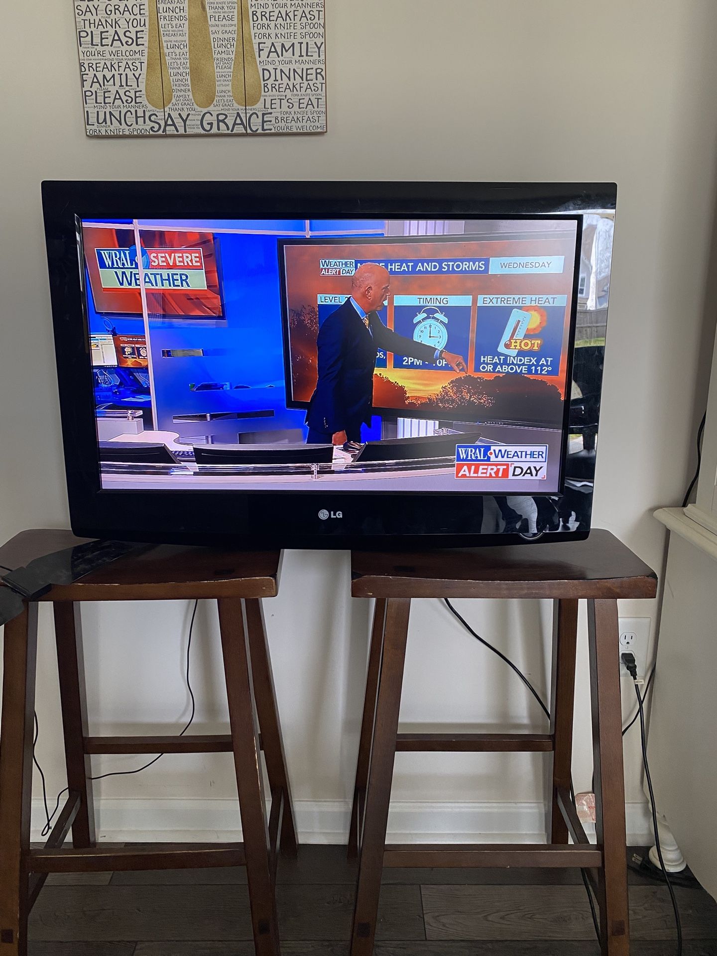 32 inch LG flatscreen