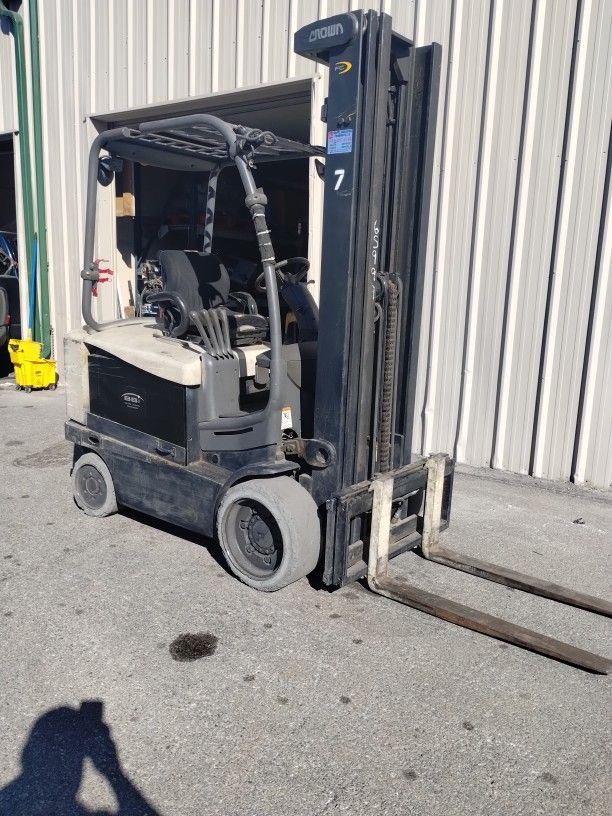 2008 Crown Electric Forklift 6000 Lb