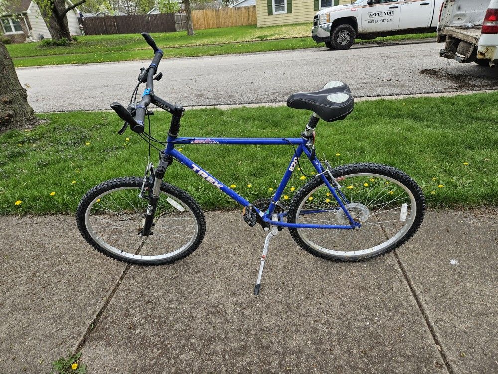 Mens 26in 21 Speed Trek Antelope 820 Mountain Bicycle With Taller Frame