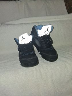 Air Jordan 5 retro   Black  Carolina  size 3y