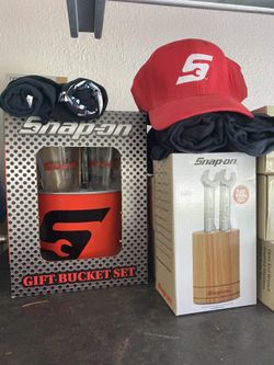 Snap on 4 shirts 3 hats kitchen set ,4 cups and can $160