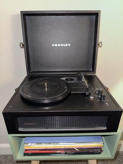 Crosley Black Record Player + Table + Vinyls