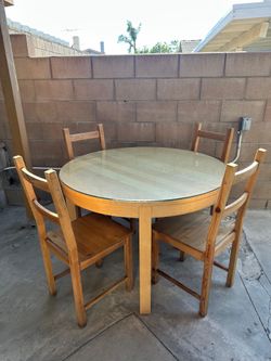 Dining table set