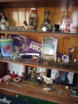 Assorted antiques and vintage brass in copper collectibles