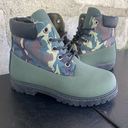 Official Supply kids Boots ( pick up only ) read description for Size