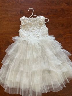 $25 new size 5T girl dress ( firm price)