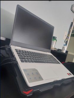 dell inspiron 15 3000 Laptop MINT PERFECT CONDITION