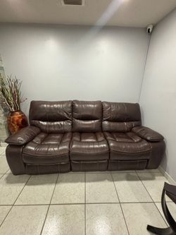 Cindy Crawford Leather recliner Sofa