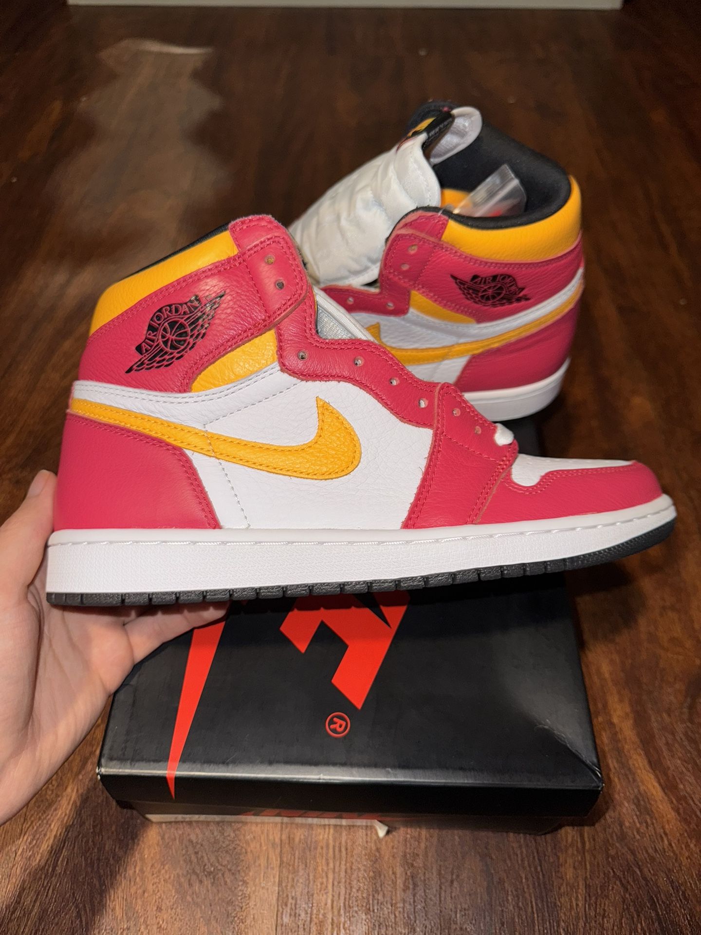Jordan 1 High “light Fusion Red” Size 9.5M