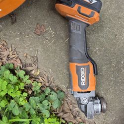 RIDGID 18V Tool Set – Drill, Impact, Grinder, Octane Caulk Gun + Batteries