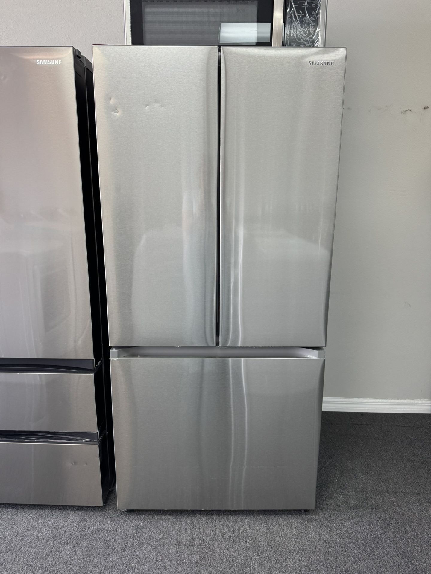 Refrigerator Stainless Steel 33”