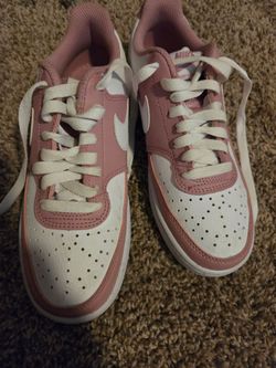 Women's nikes 6.5