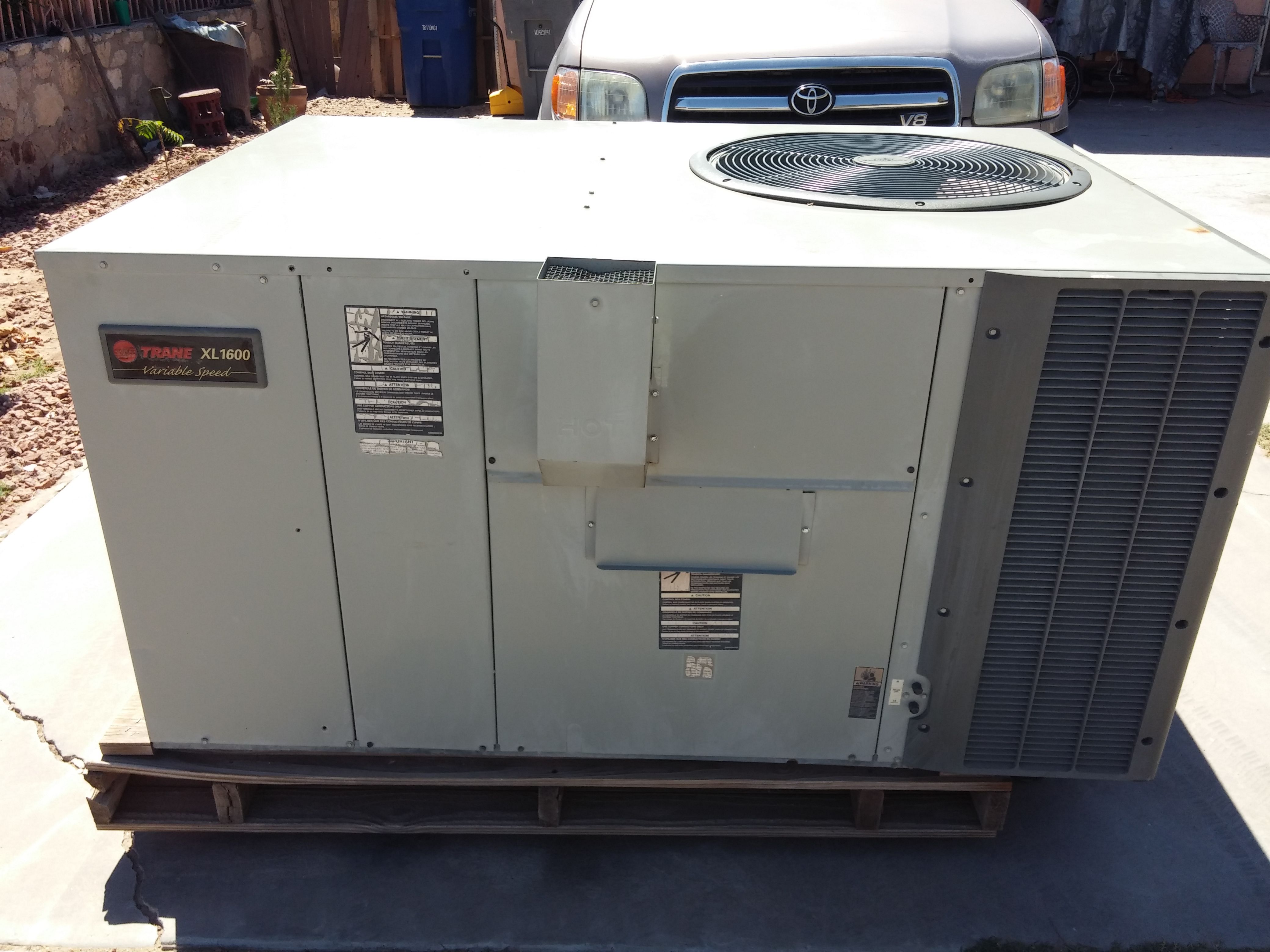 Trane XL1600 variable speed refrigeration unit refrigerated air combo