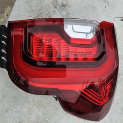 Gmc Acadia Right Tail Light Oem