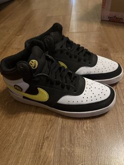 Size 8 Nike Court Vision 