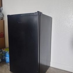 Hisense Small Fridge | Freezer 