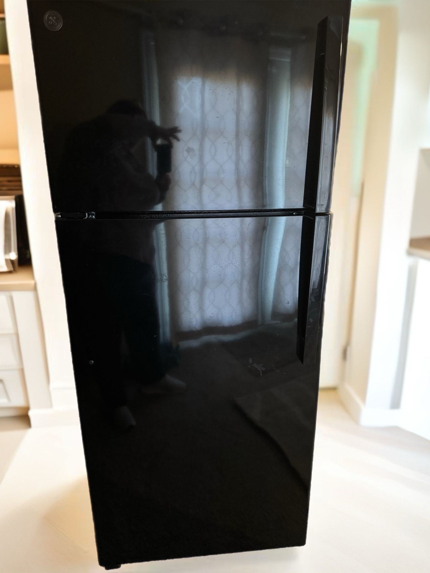 GE 17.6 cu. ft. Top Freezer Refrigerator