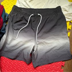 CLOTHING PACKAGE MIX BETWEEN SMALL TO MEDIUM