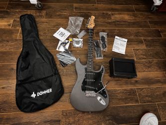 Donner DST-100 Electric Guitar Beginner Kit with Mini Amp & Bag $105 OBO