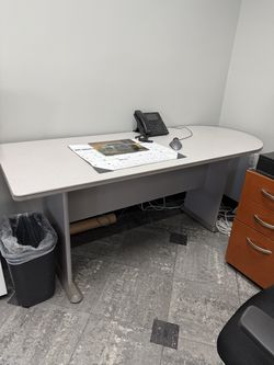 Rounded end slim desk
