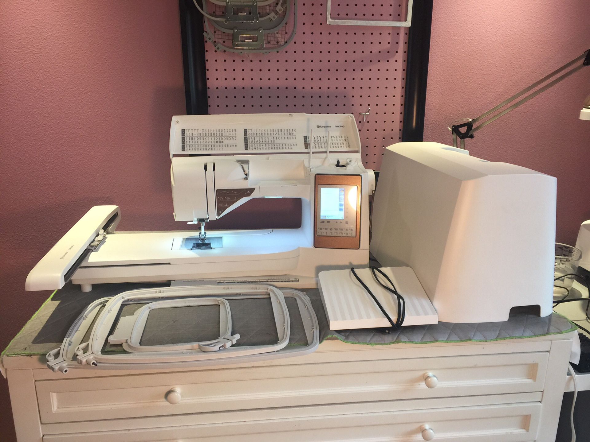 Viking Husqvarna Topaz 50 sewing & embroidery machine for Sale in Edgewood, WA OfferUp
