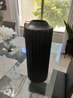 black matte ribbed vase