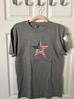 NEW Gray T-Shirt with American Flag Star - Small
