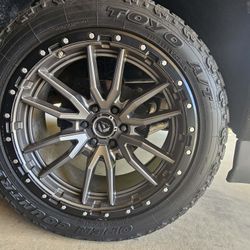 Fuel Rebel 6X139.7 w/ 33x12.50r22 Toyo open country A/T
