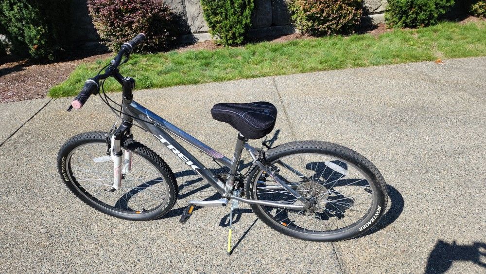 Ladies TREK Skye Mountain Bike **pending**