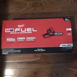 Milwaukee M18 Fuel  8” Hatchet  pruning chainsaw