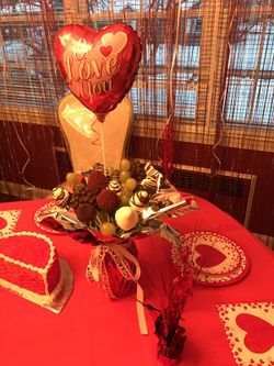 Edible arrangements for any occasions or Valentine’s Day!!