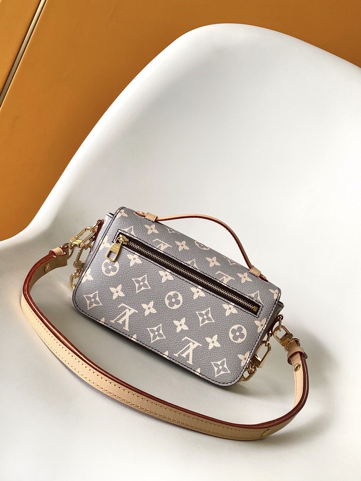 M12429 Pochette Métis East West Handbag(off140)88