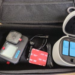GoPro Hero 10 Black (New OLD stock), W/travel Carginf Case + 2 Batt