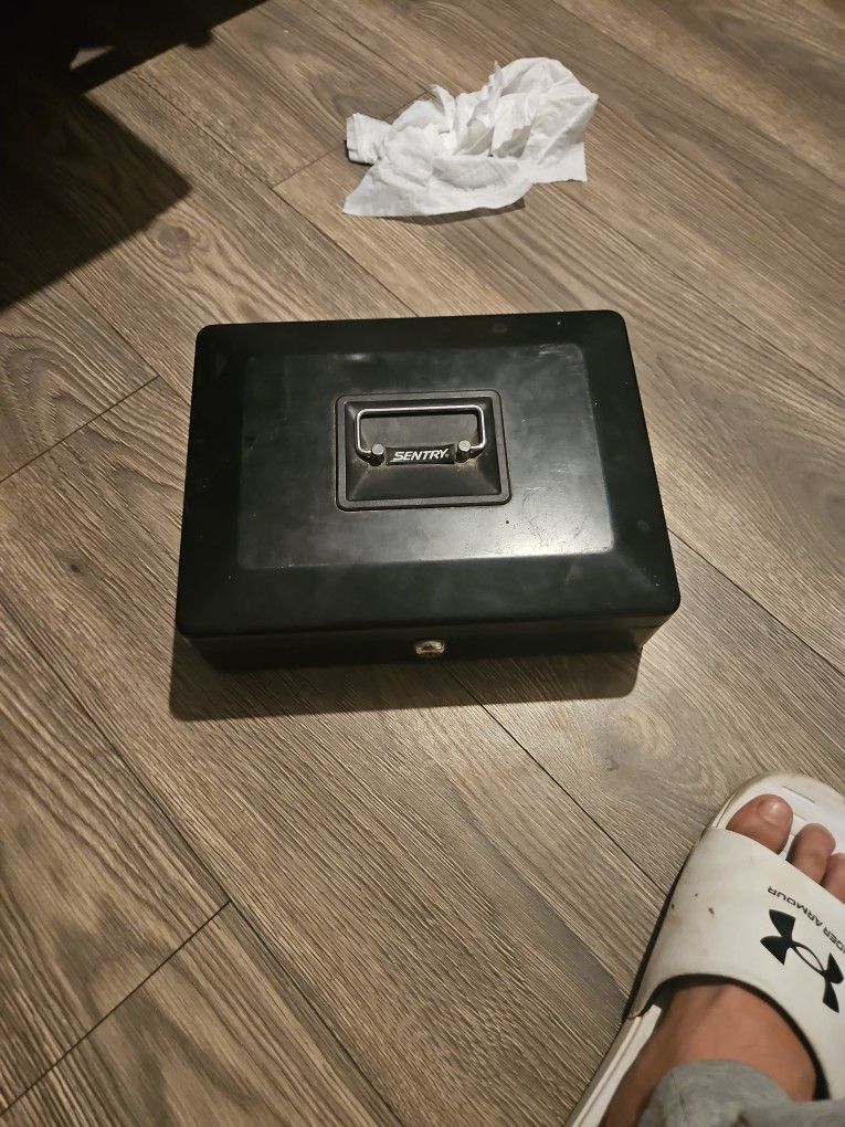 Sentry Lock Box With Key