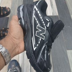 1906 NEW BALANCE RUNNING SHOES