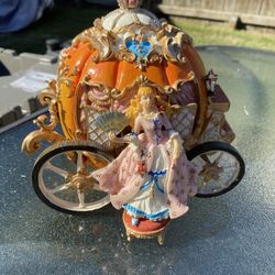 Fitz and Floyd Cinderella Pumpkin Carriage musical figurine. 