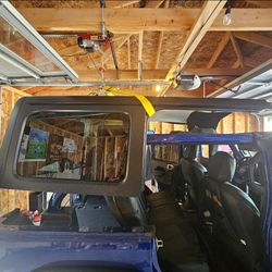 Jeep Wrangler/Ford Bronco 2 & 4 door top lift.
 Lifting harness.