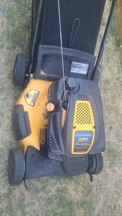 Self propelled  with bag Cub Cadet OHV 173cc Gas Push Lawn Mower...starts 1st pull